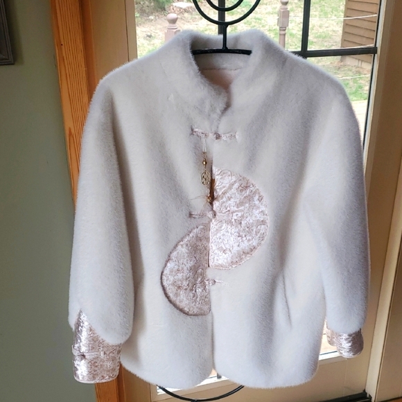 New Chinese Elegant Winter White and Cream Tasseled Closure Sz. L Jacket - Picture 1 of 14
